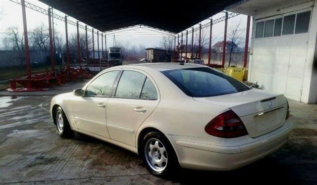 Mercedes-Benz-E-200-cdi---06