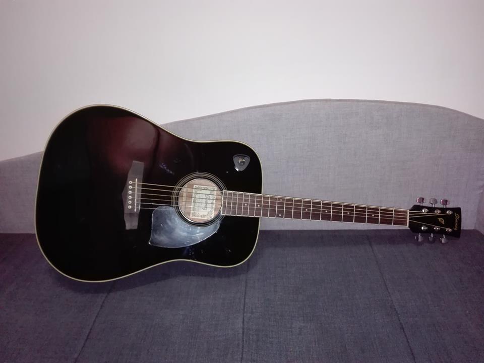 Akusticna-Gitara-