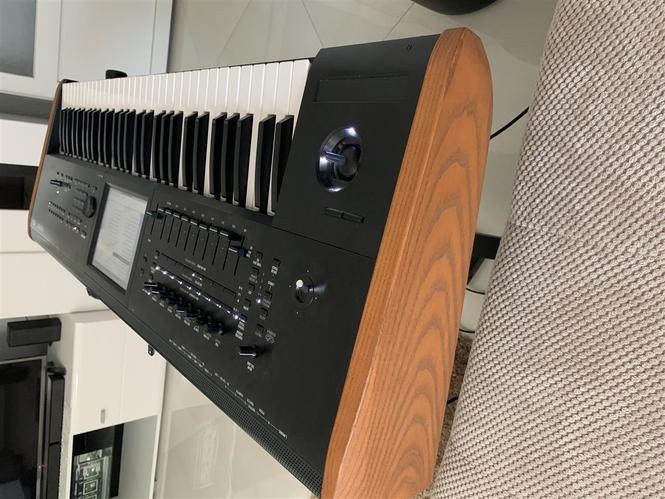 Korg Kronos 2