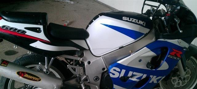 Suzuki-GSX-600-R-2000