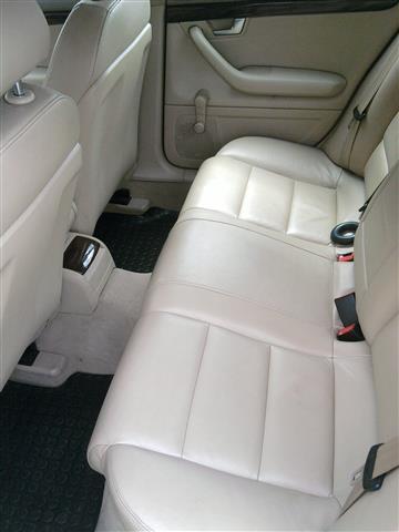 Audi-A4--05