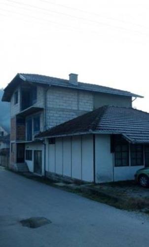 Kuca od 100m2 u Parmencu
