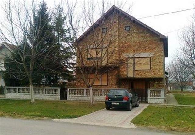 Kuca od 250m2 u Perlez