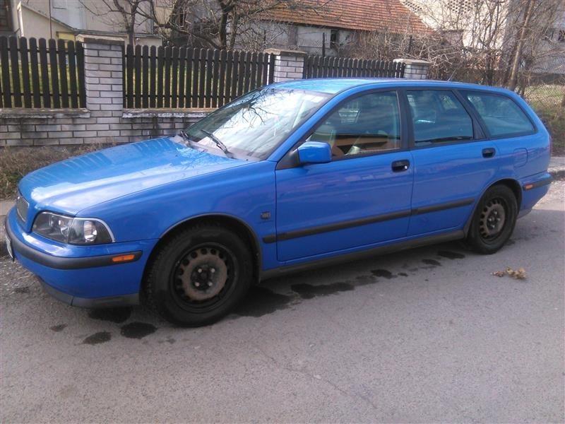 Volvo-V40--00
