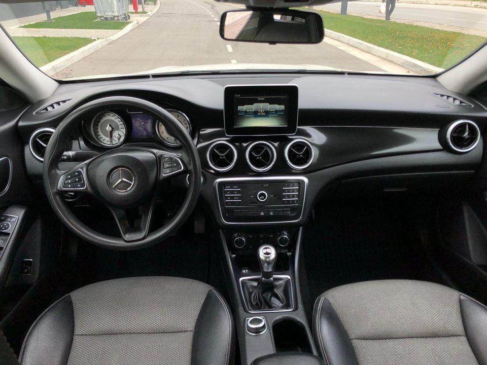 Mercedes-CLA180-2015