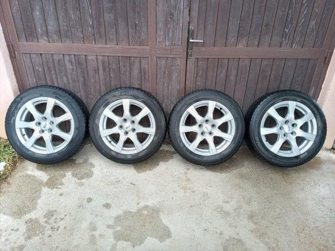 Felne sa gumama