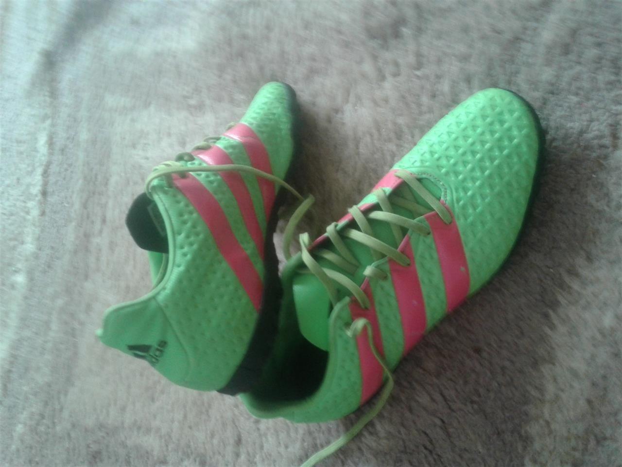 Adidas-patike-sa-mini-kramponima