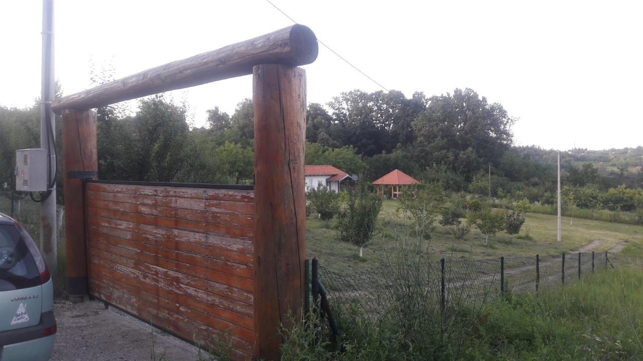 plac-na-ulazu-u-Ralju-