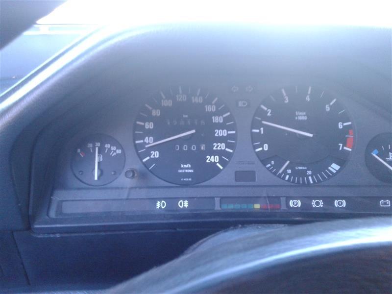 BMW-320i--85