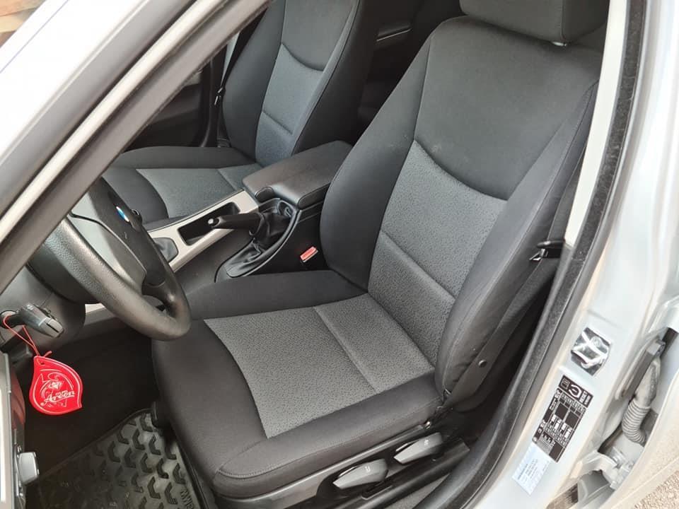 AUTOMOBIL