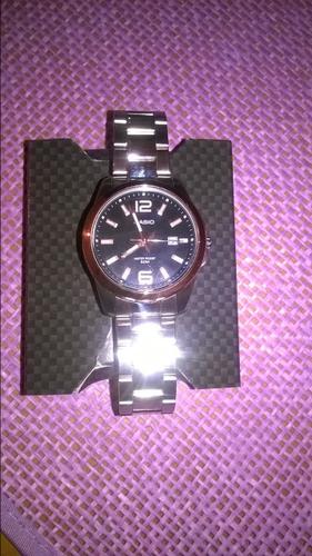 Zenski Casio original sat potpuno nov