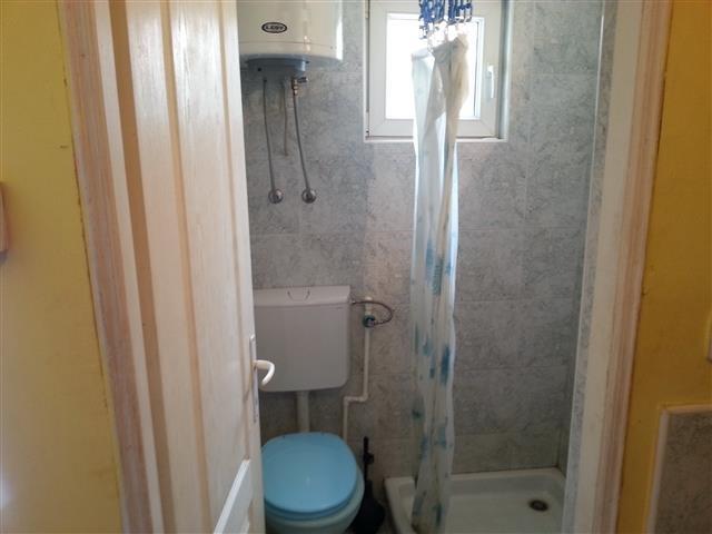 Stan-42m2-u-Zemun-grmecka