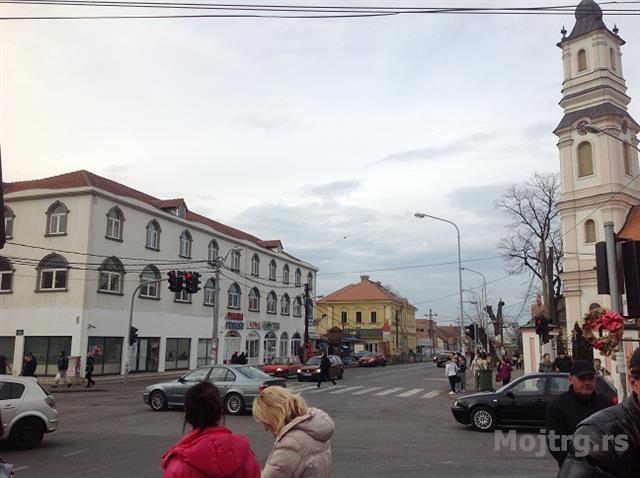 Pp 135m2 Centar Batajnice Za Banku Isl Beograd
