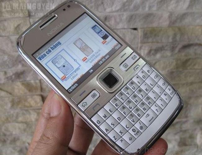 Nokia E72