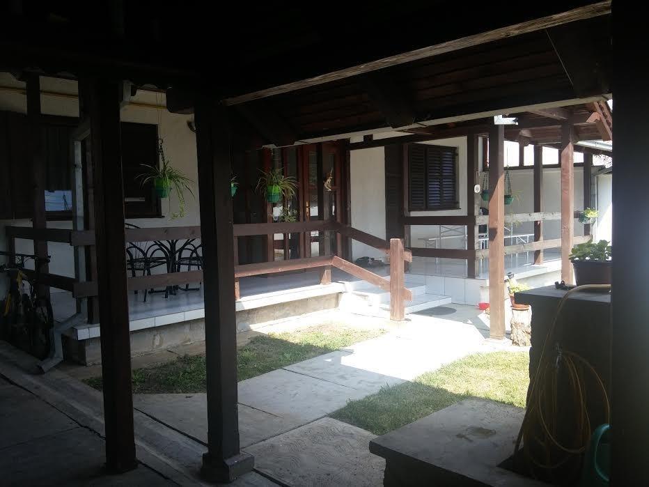 Kuca-Backi--Jarak