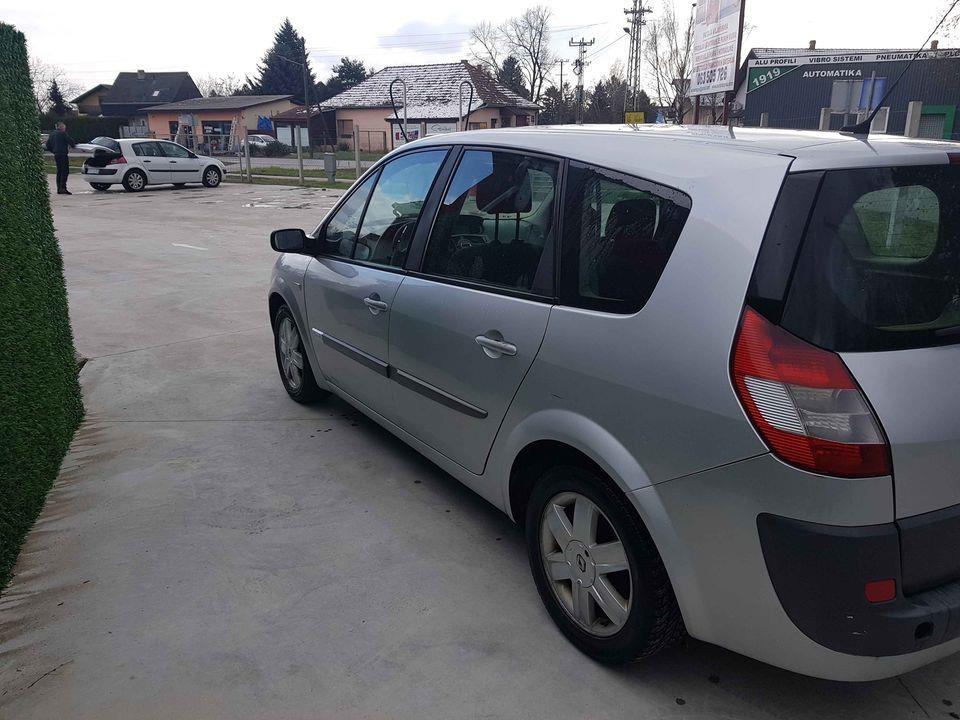 Renault-Grand-Scenic-2005