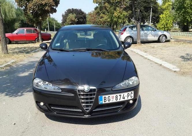 Alfa Romeo 147 -06
