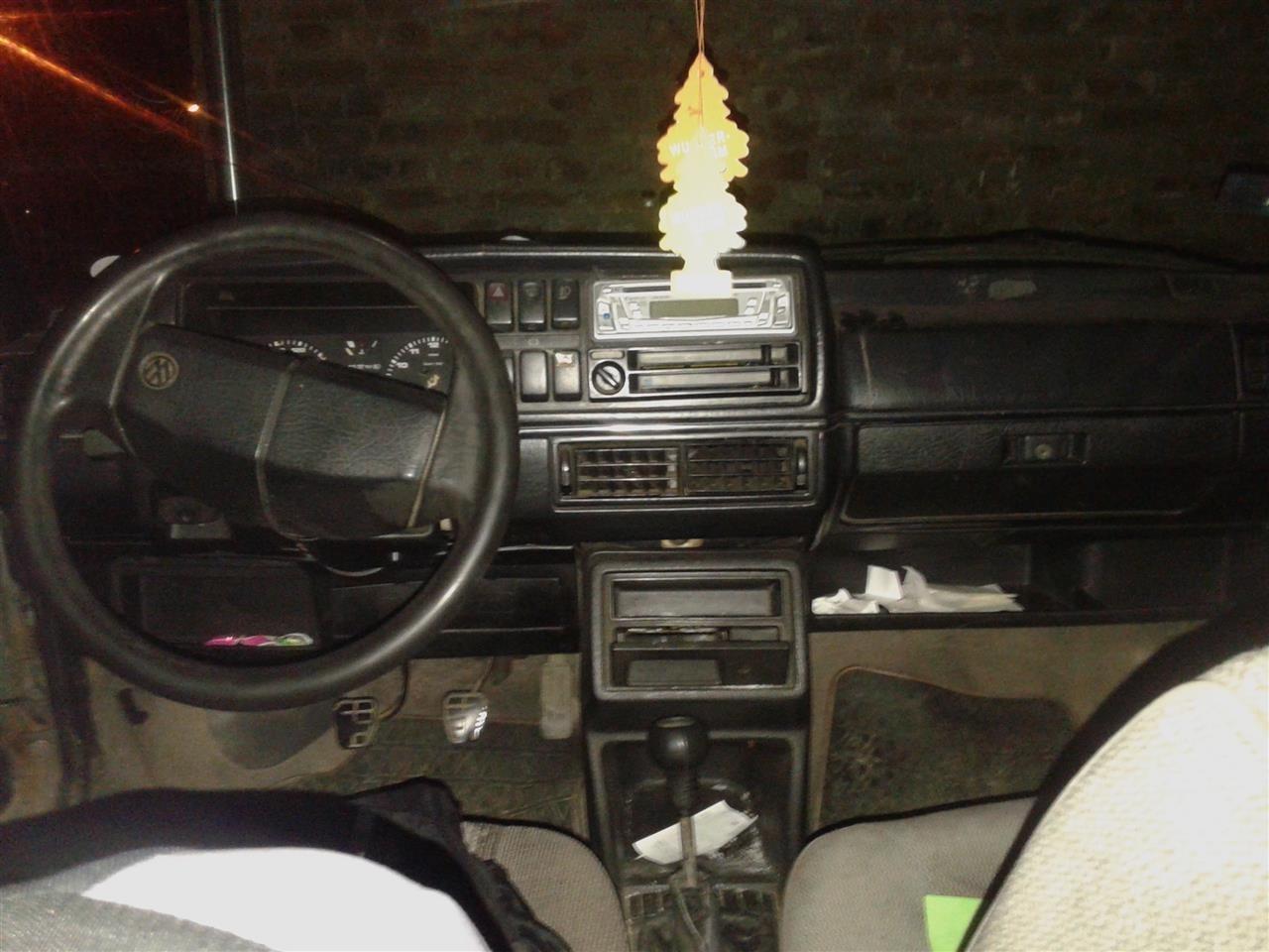 VW-Golf-2-1-9--1987