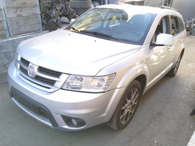 Fiat freemont branik prednji 