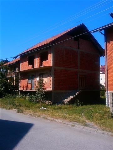 Kuca na prodaju 250m2+4ara plac
