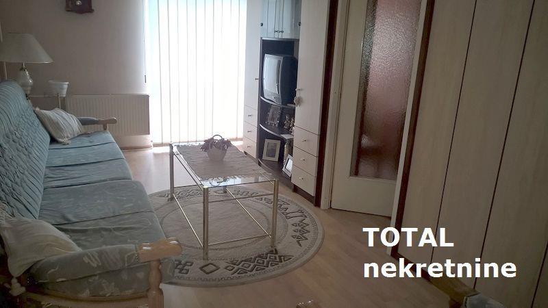 Uknjizen-dvoiposoban-stan-u-centru