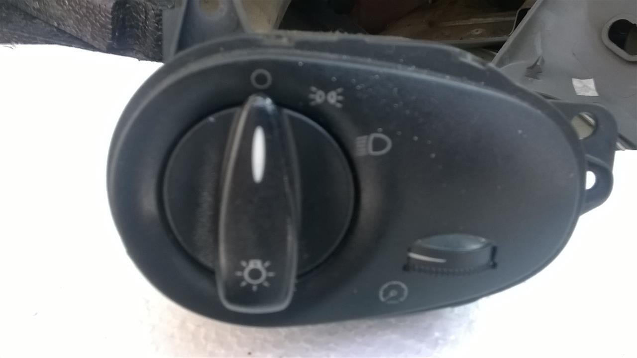 ford-focus-1--2000-god