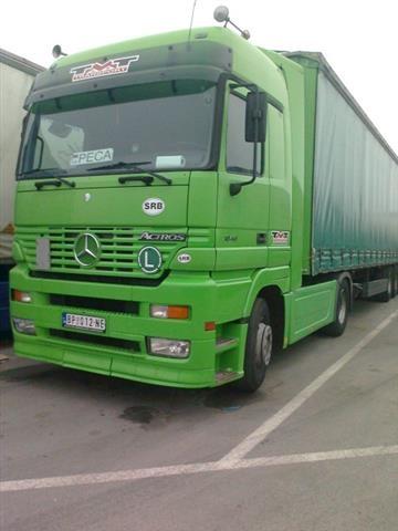Kamion-Mercedes-Actros-1848-i-poluprikolica
