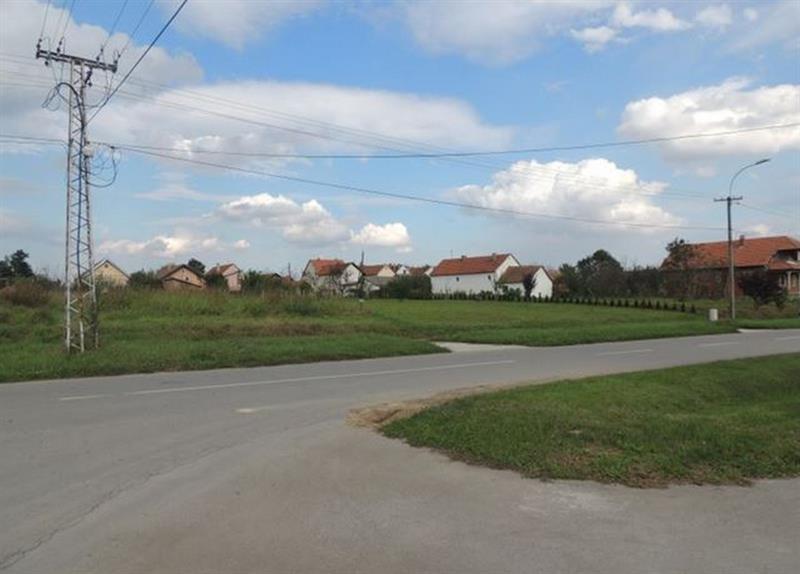 Plac-od-732m2-u-Indjija--Centar