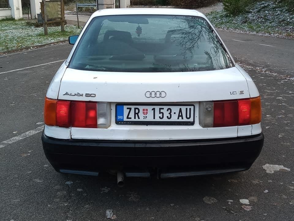 Audi-80-jaje