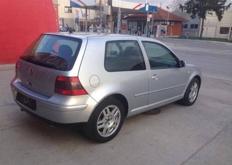 VW-Golf-IV-1-6-16v--02