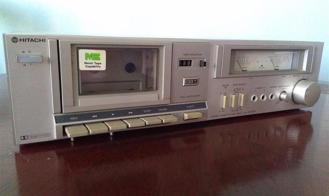 HITACHI stereo cassette deck D-E10 + POKLON kasete