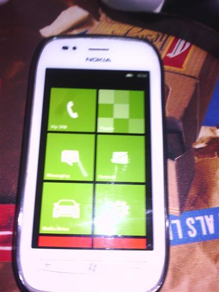 Nokia-Lumia-710