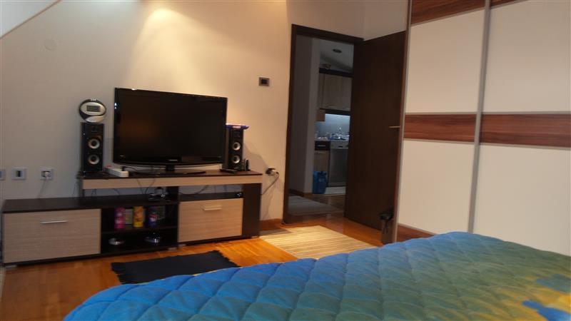 Stan-80m2-u-Centar-