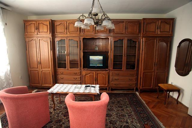Izdajem stan 60m2