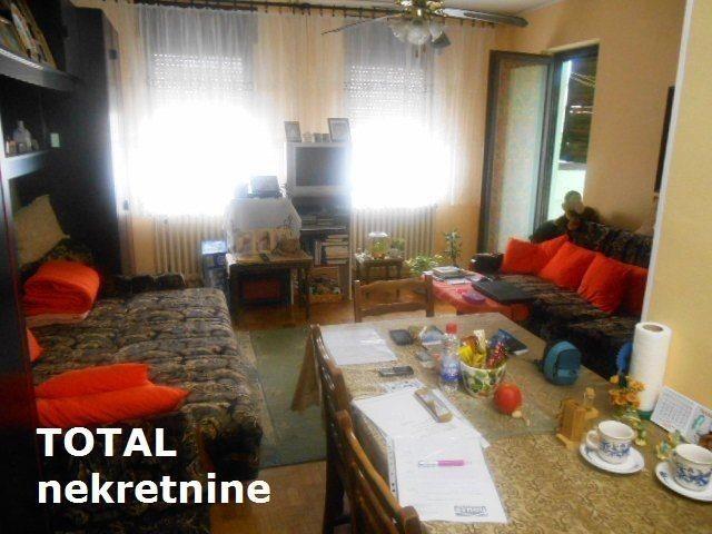 Uknjizen odrzavan dvosoban stan 
