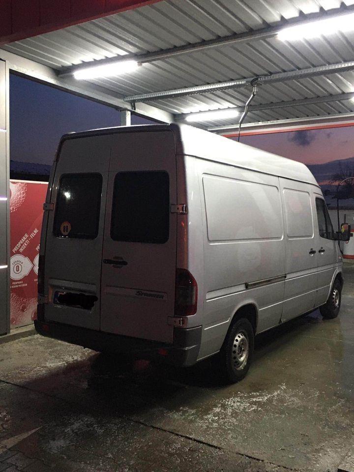 2005-Mercedes--Sprinter