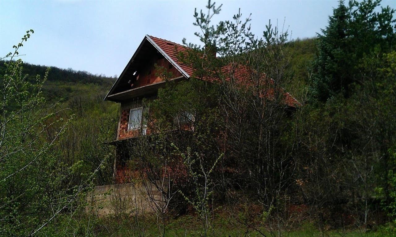 Vikendica-na-prodaju