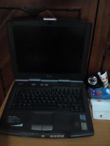 Laptop windows 7 xp , specifikacije  su dole.