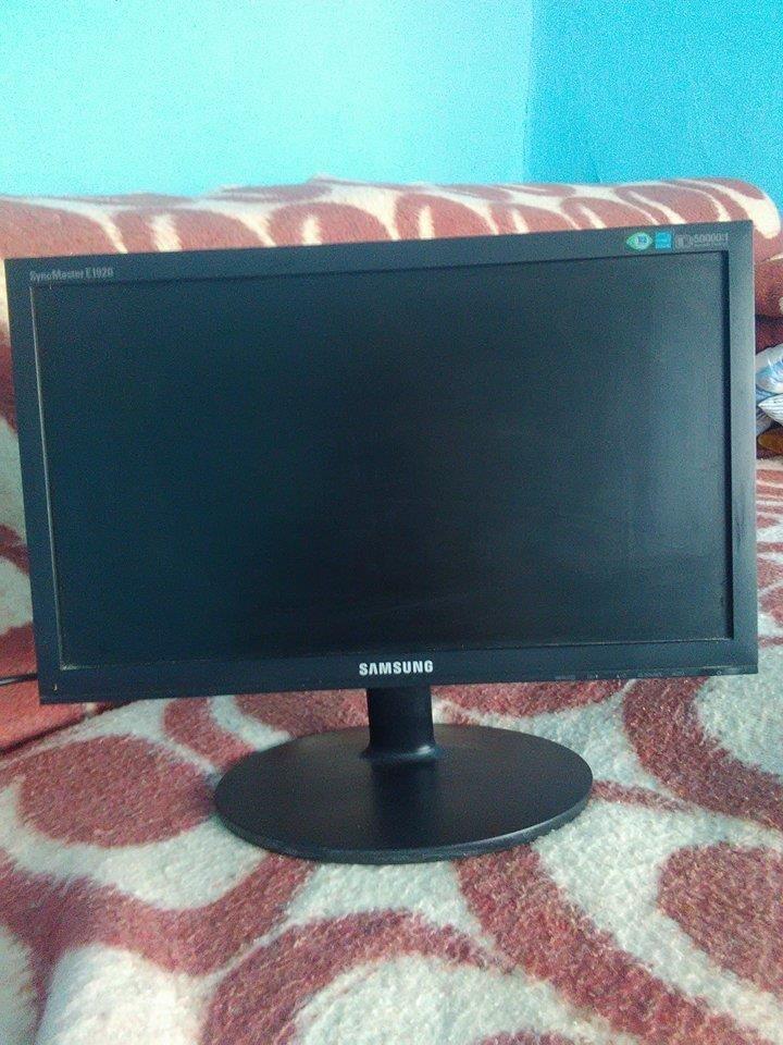 Monitor--tastatura-i-mis