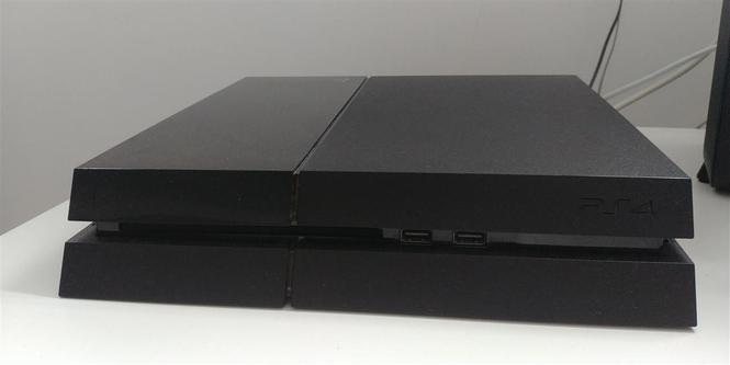 PRODAJEM PS4