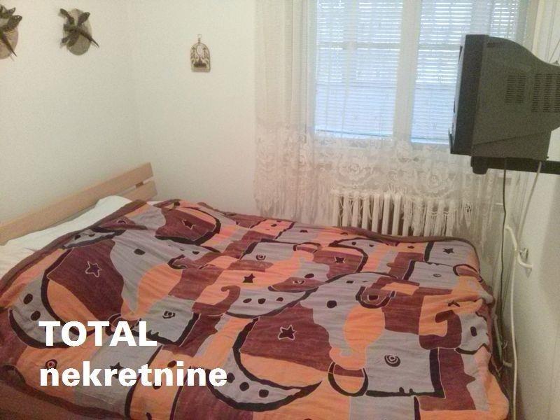 Uknjižen-četvorosaban-stan