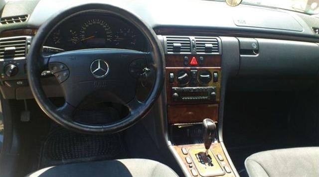 Mercedes-Benz-E220-CDI--01