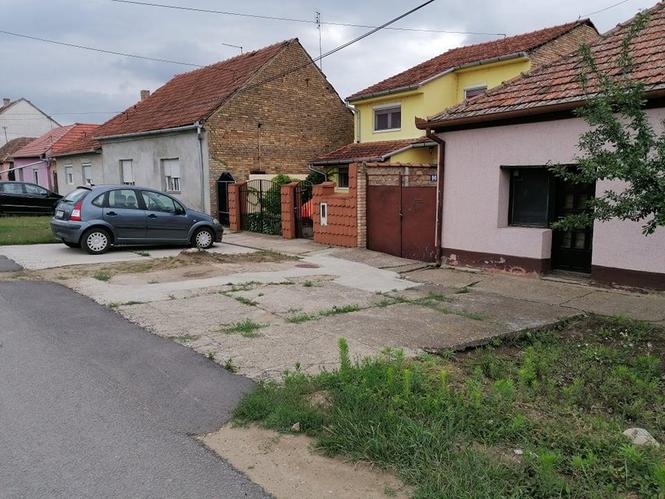 PRODAJEM KUCU