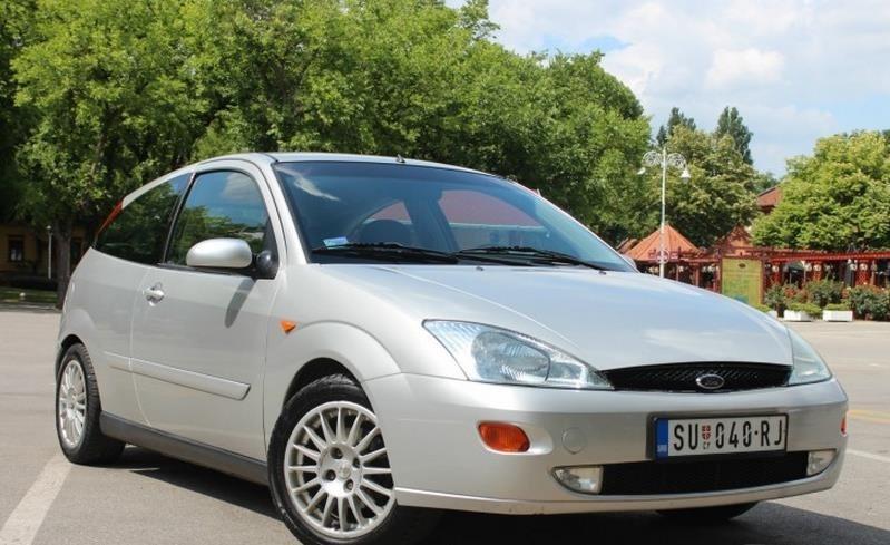 Ford-Focus-1-4-benzin--gas--01