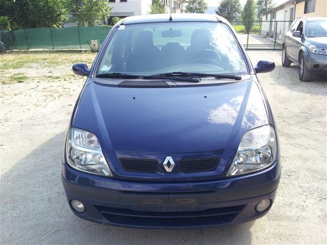 Renault-Scenic--02-