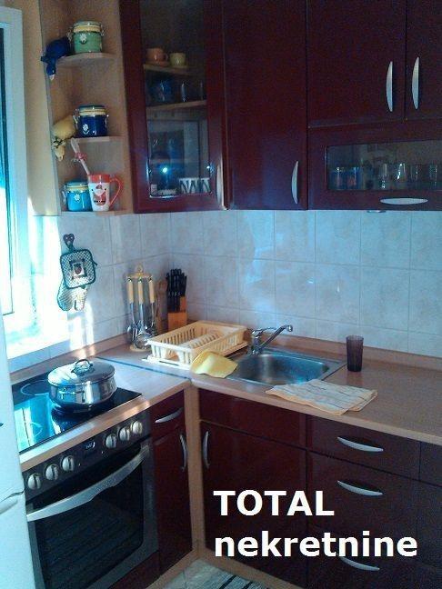 Uknjizen-dvosoban-stan-na-Grbavici-