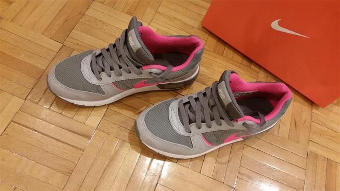 NIKE patike