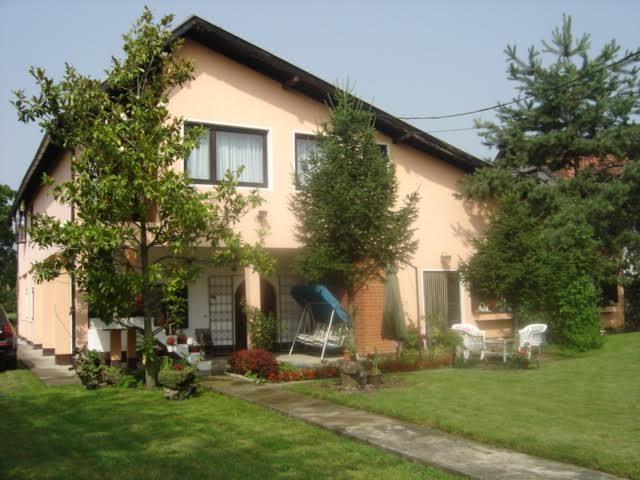 Kuca Lapovo