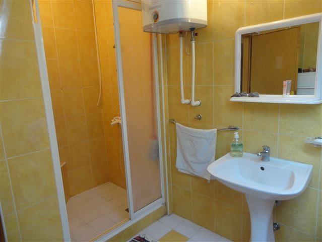 Trosoban-stan-od-100m2-uknjizen-2-sprat