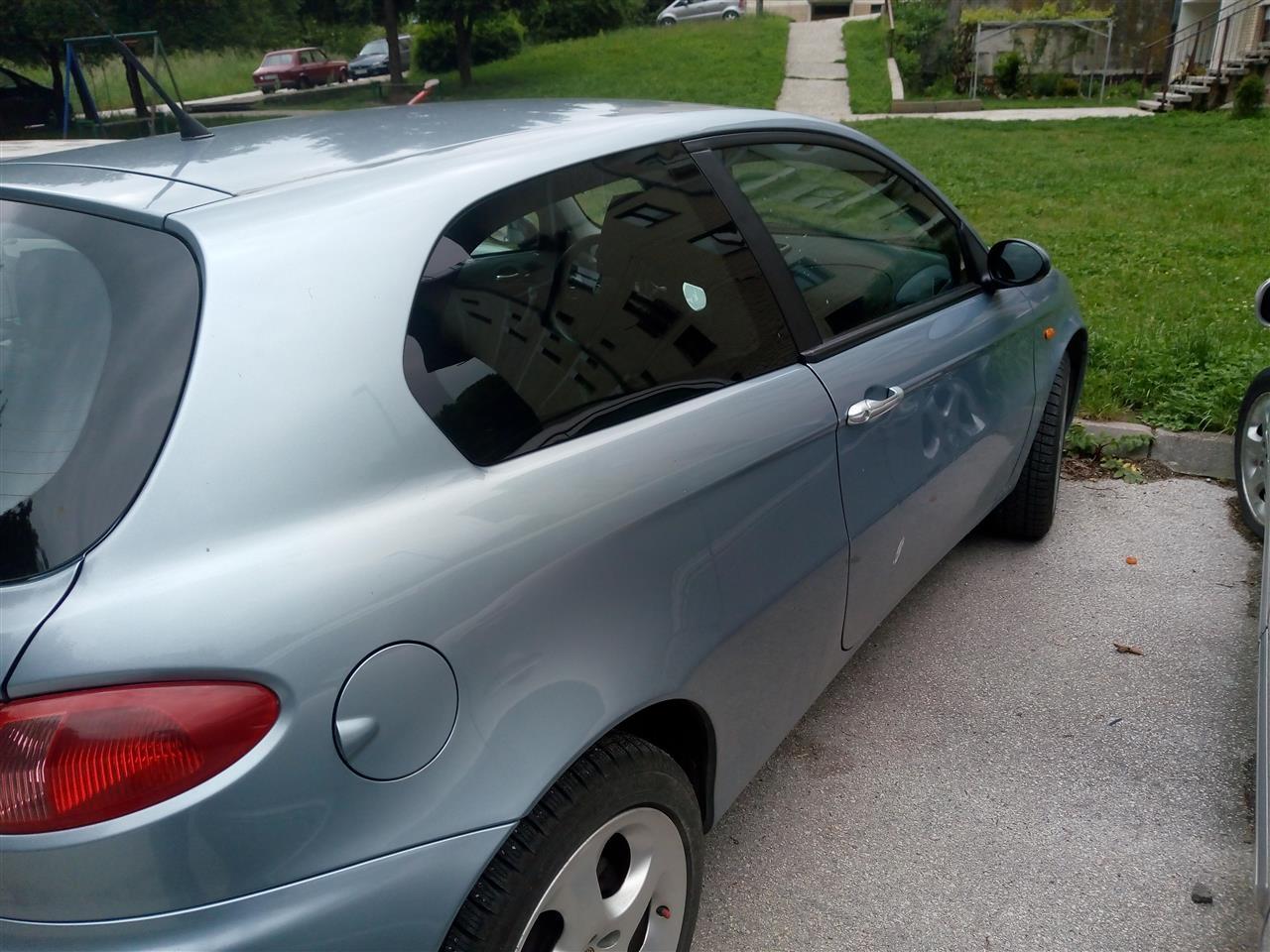 Automobil